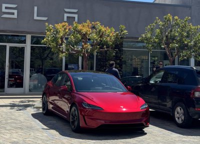 ​特斯拉新款Model 3 Performance即将发布，订单页面泄露诸多细节