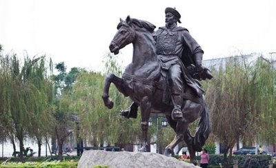 广东湛江靠近哪个城市 湛江虽然属于广东,为什么感觉跟广西更亲近些?