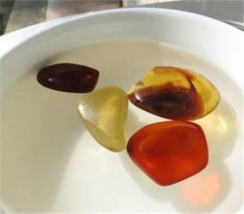 怎样鉴别天然蜜蜡