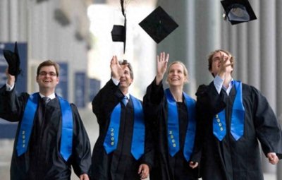 一般读博士需要几年